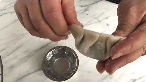 Dumpling Folding Technique 4: The Bi-directional Pleat