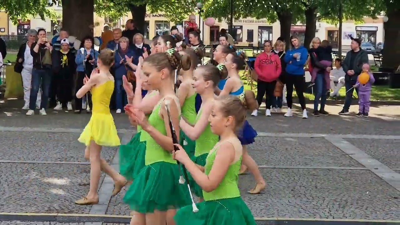 Mažoretky DDM Choceň Blue Admiral - zelená, modrá, žlutá - Čermákovo Vysoké Mýto, 20250524 175539