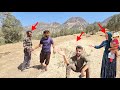 Omran'sloneliness in the mountains|Meeting an oldfriendand searchingforwinter supplies for the goats