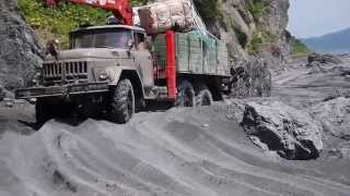 ZIL 131 vs Black Sands Sakhalin Cars USSR