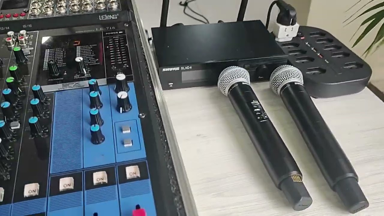 Sistema de som profissional NHSOM e caixa ativa Armer com retorno.