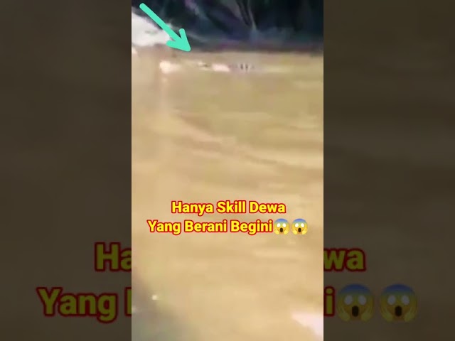 Detik Detik Terekam Kamera Penghuni Di Sungai Kalimantan 😱😱😱 #shorts #kalimantan #viral class=