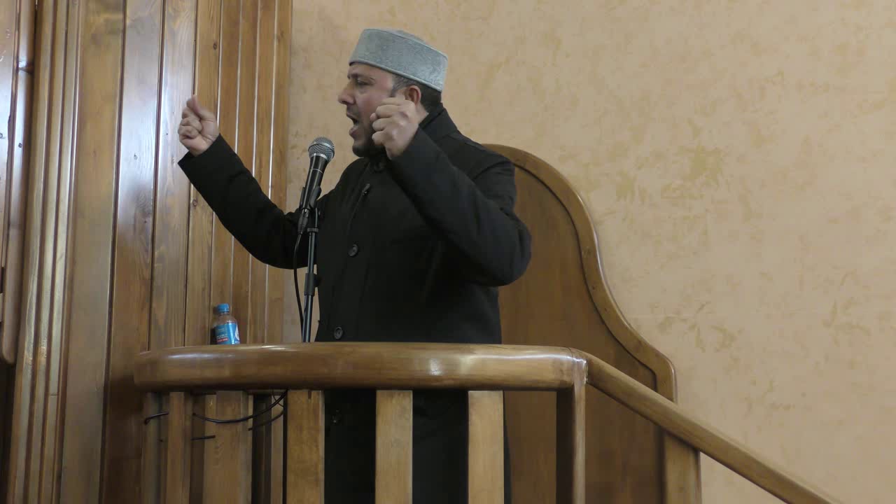 IL rivaleggiare vi distrarrà / الهاكم التكاثر