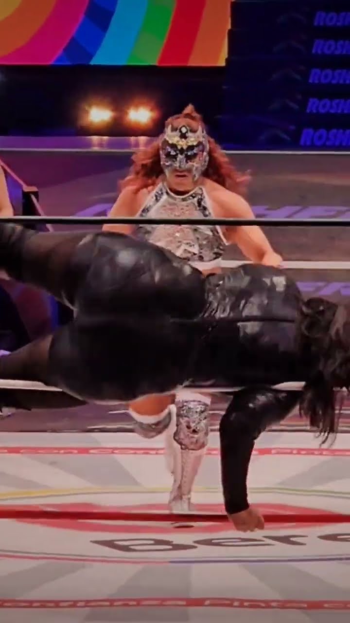 Plancha de la Princesa Sugehit en la Arena México