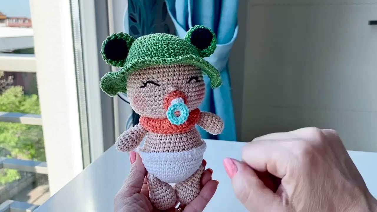 Вязаная крючком малышка амигуруми с соской | 1