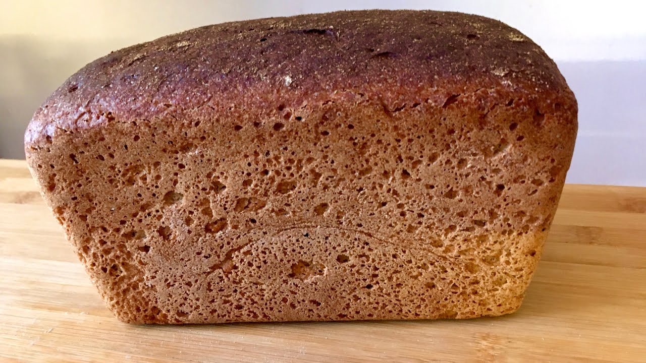 Приготовить ржаной хлеб в домашних условиях. Бездрожжевой хлеб на закваске. Бездрожжевой хлеб с маслом. Хлеб ржаной бездрожжевой. Приспособления для выпечки хлеба на закваске.