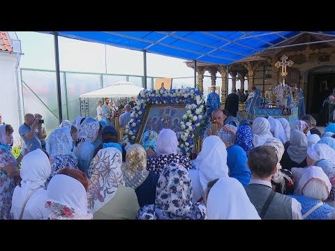 Video: Kā Ikonas Tiek Iesvētītas Uz Svētajām Relikvijām