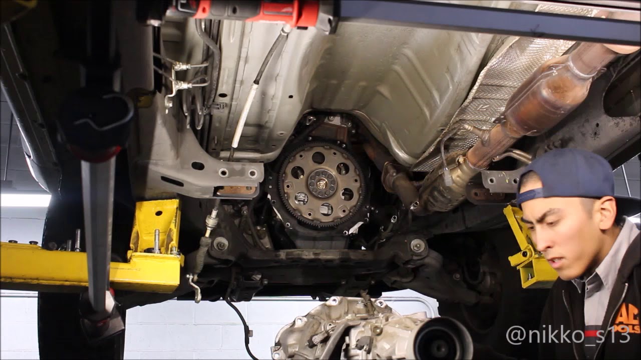 08 Toyota Tacoma Rear Main Seal Replacement - YouTube