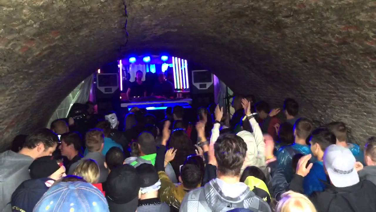 The rave cave Tomorrowland - YouTube