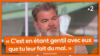 L'invité du jour - Clovis Cornillac évoque son tournage avec des comédiens porteurs de handicap.