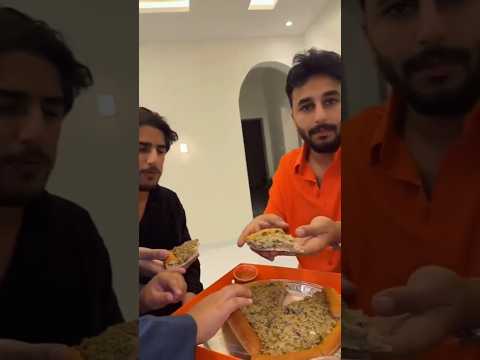 ياكل و يتفلسف عيش باللحم على أصوله لابس برتقالي اللون أم هاني حلواني