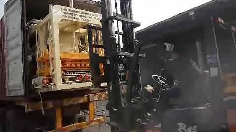 QT4-18 full automatic hydraulic brick machine load container , delivery to Sri Lanka