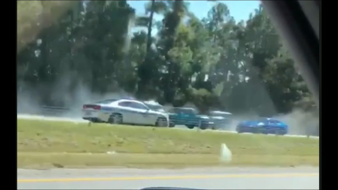 Police chase a car going wrong way on S.C. Highway 31 - YouTube