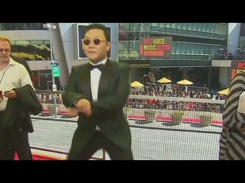 South Korean rapper Psy teaches Gangnam Style at VMAs