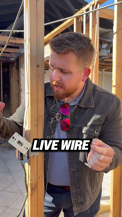 DID YOU KNOW? Is it possible to touch a live wire without getting shocked? ⚡️
