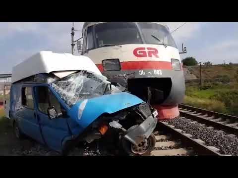 მატარებელი რელსებზე მიკროავტობუსს დაეჯახა რუსთავში