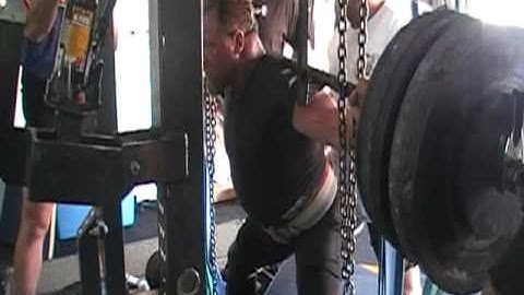 Lexen Xtreme - Chuck Vogelpohl squat training with bands