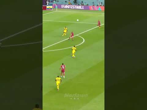 فرصة الاعب القطري بيدرو ميغيل في مباراة الإفتتاحية أمام الإكوادور