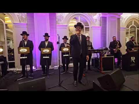 Avrumi Rosenfeld with Yeedle & Yeddim Choir