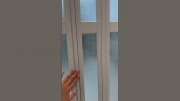 Cửa vách kéo giúp anh chị ngăn cách không gian linh hoạt mà vẫn giữ được sự sang trọng và gọn gàng.