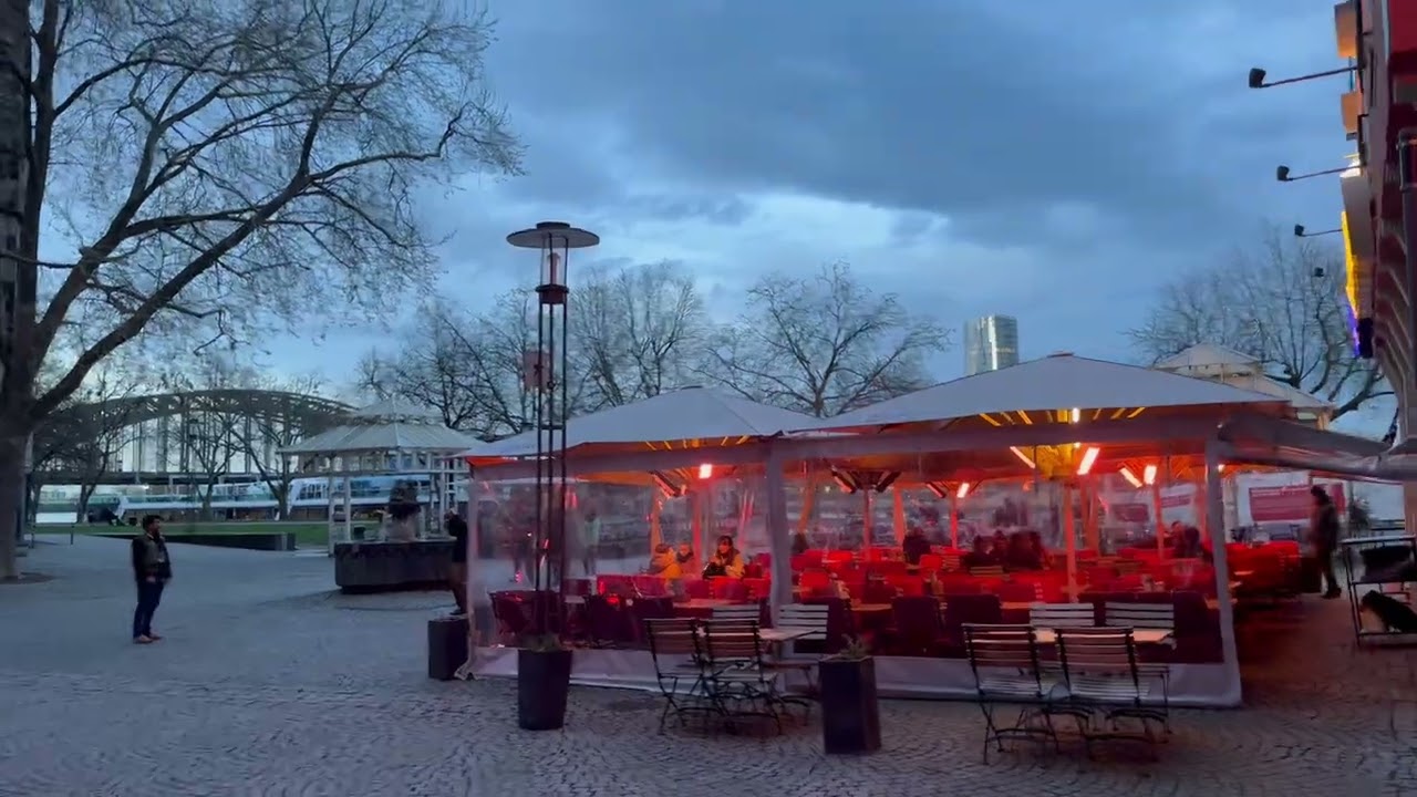 Ballade du soir dans les rues de Cologne ( Allemagne )