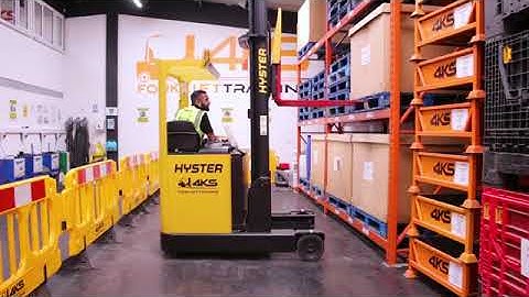 Reach Truck Training   How to De stack at Eye Level