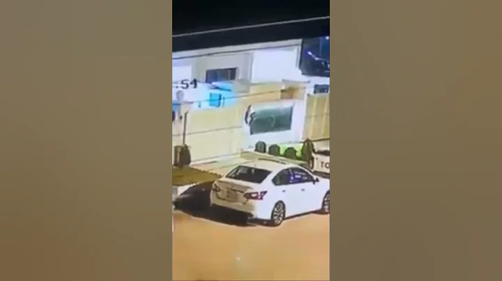 Strange Object Roaming the Streets of Colombia - D...
