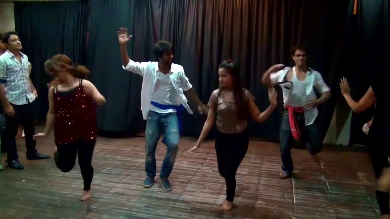 Yeh un dinon Ashi Singh live dance perfomance - YouTube