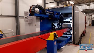 The Copal C2 Container Unloader is unloading reefer containers at Frigo 