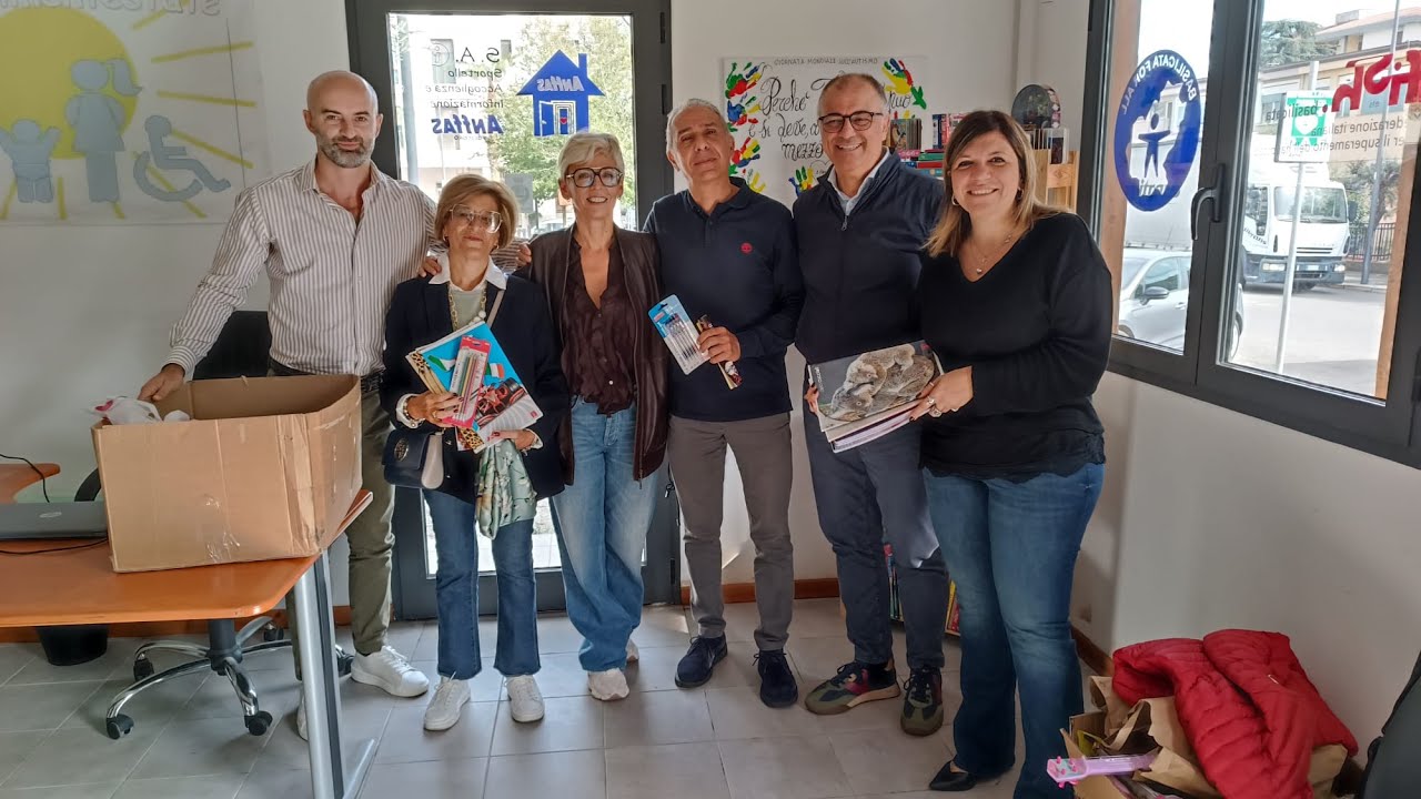 QUANDO LA SOLIDARIETÀ SI FA EDUCAZIONE: RACCOLTA MATERIALE DIDATTICO AL CENTRO COMMERCIALE HERACLEA