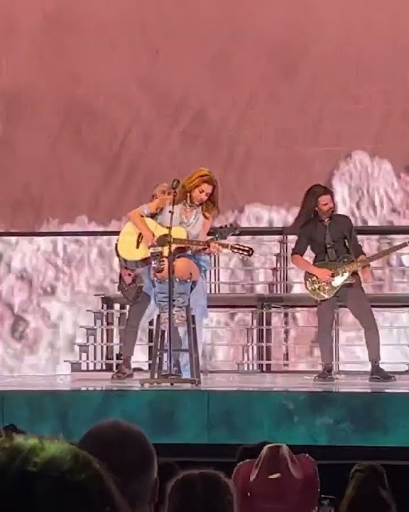 Shania Twain "Forever And For Always" clip Queen of Me tour
