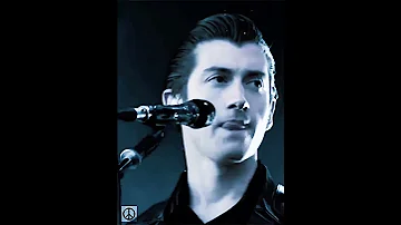 Alex Turner Do I Wanna Know Arctic Monkeys 