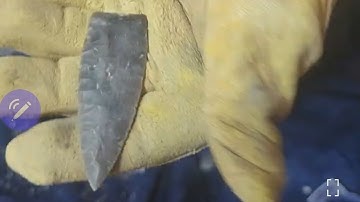 Flintknapping georgetown flint into arrowhead