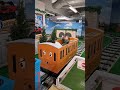 トーマスに乗りご満悦な息子