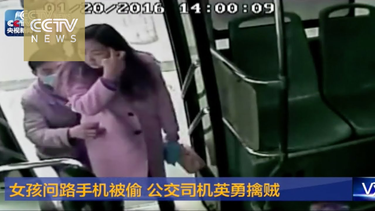 Footage: driver stops a thief from stealing cell phone on a bus