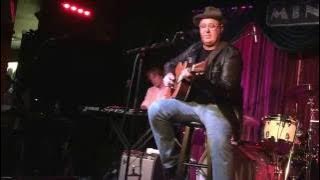 Vince Gill performs I Still Believe In You with co-songwriter John Jarvis