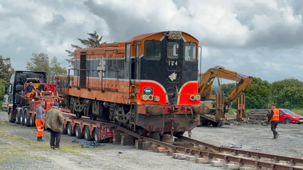 Irish Traction Group locos IE 124 and IE 190 Depart Moyasta for Downpatrick 31/05/25