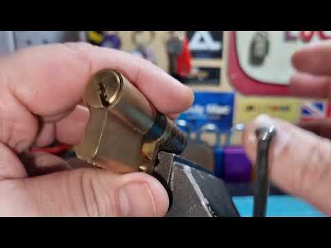 Lock picking cutaway dimple lock