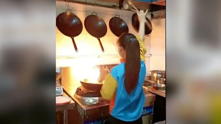10-year-old girl goes viral for amazing cooking skills - DayDayNews