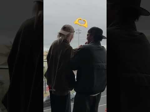 Rosé And Bruno Went To The Balcony To Meet Fans Blackpink Rosé Parchaeyoung Brunomars 