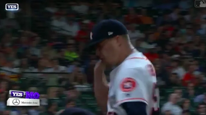 Ken Giles Punches Himself After Gary Sanchez Home ...