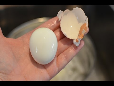 Video: Bir Yumurta Nasıl Hızlı Bir şekilde Soyulur