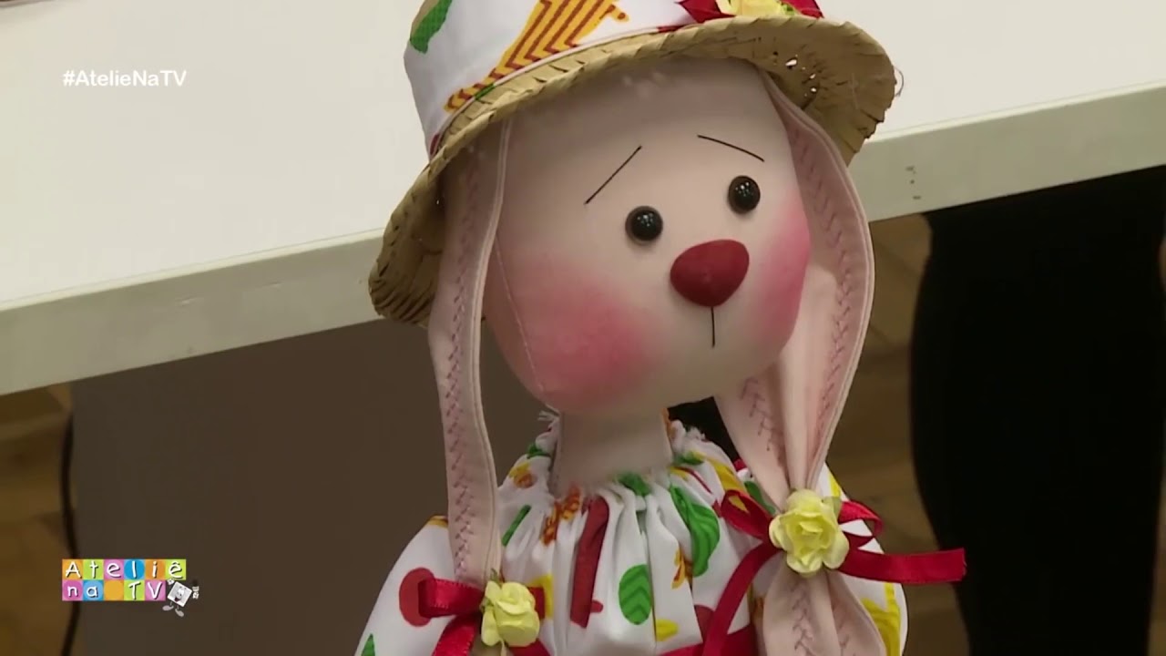 Coelha Cici com Thaís Abdalla