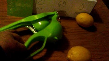 Squissors - The Only Lemon & Lime Squeezer with a Built In Blade