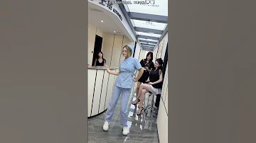 爱人跟人走 下班后的日常 舞台无处不在 Shortsvideo Dance Nurses 护士跳舞 