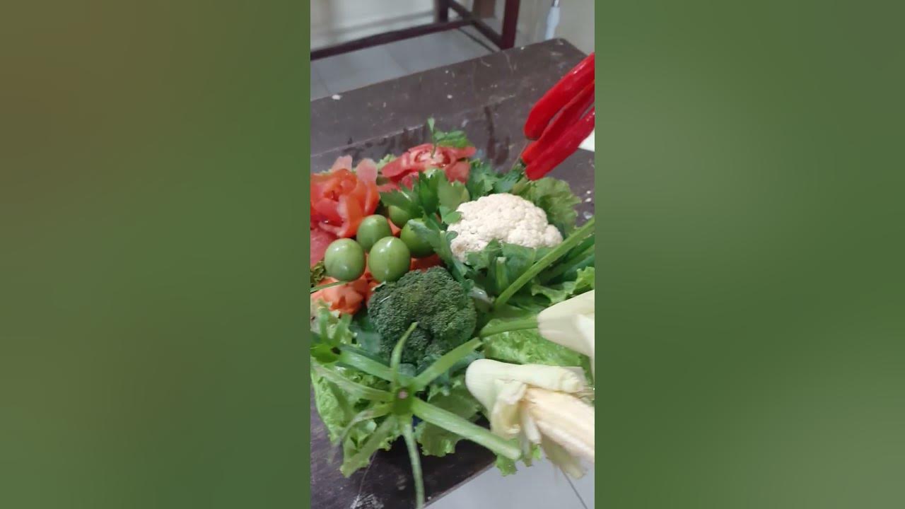 meriahkan hari ibu ke 93 dengan merangkai sayur sayuran