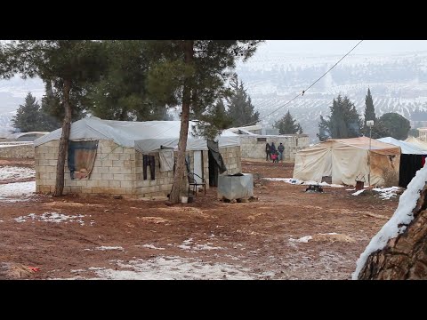 سكان مخيم التعاون الجبلي يواجهون خطر الحصار من الثلوج