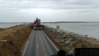 Паводок в Абатском (9 мая). Ветер и снег преследуют.