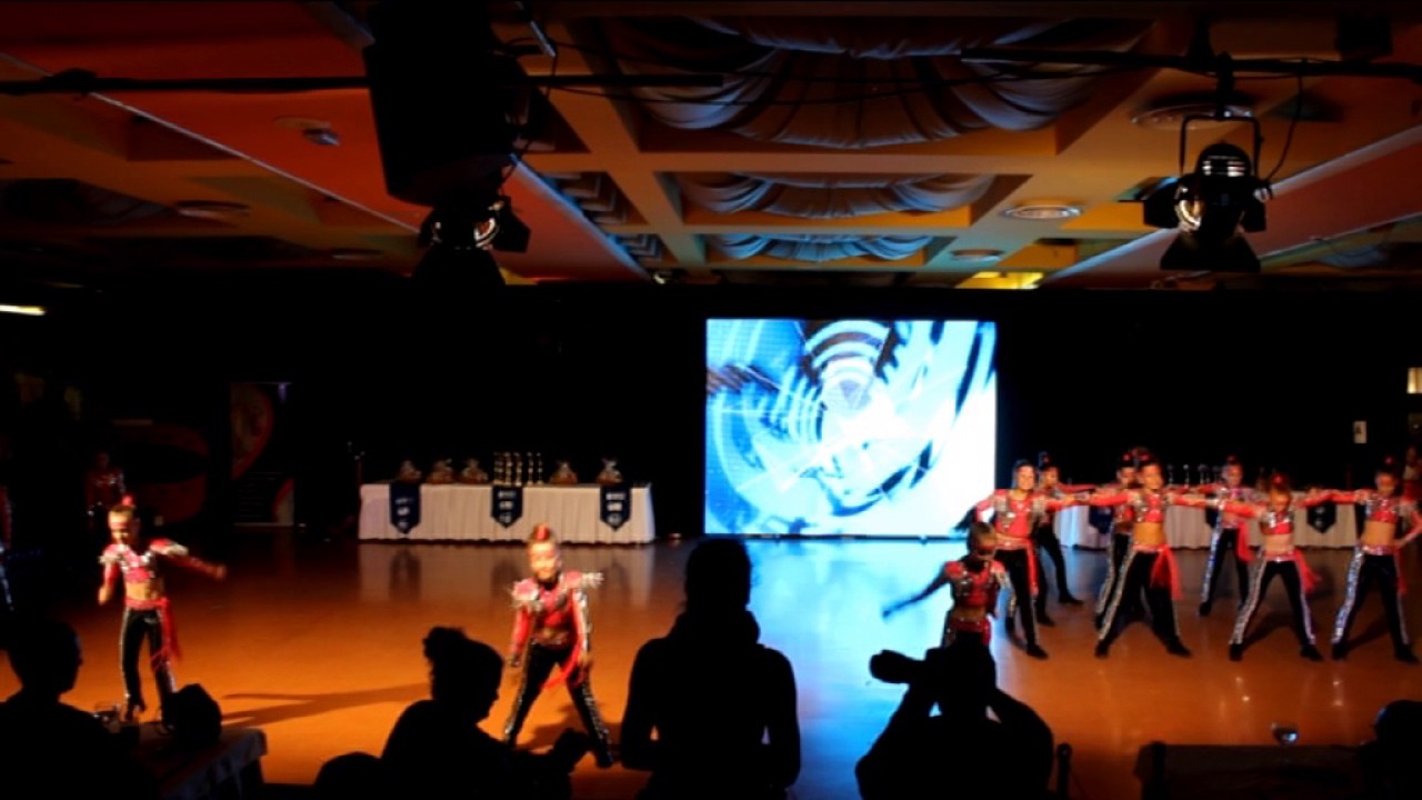 Penguins dance Plzeň   One man show