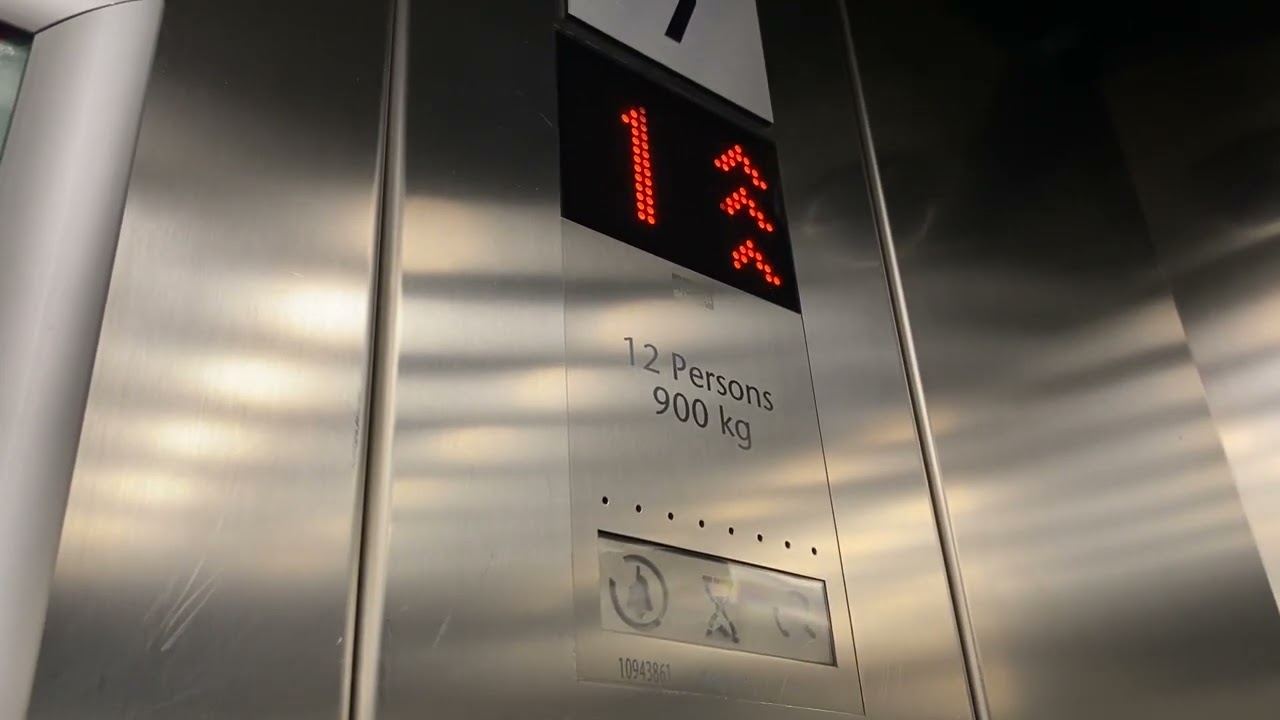 Kone Ecodisc Lift, St Stephen’s Green Shopping Centre, Dubli.